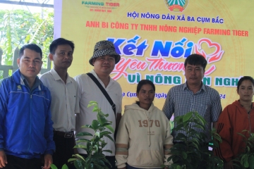 Farming Tiger đồng tài trợ tặng 300 cây giống mãng cầu Thái cho các hộ dân tộc Raglai ở huyện Khánh Sơn tỉnh Khách Hoà.